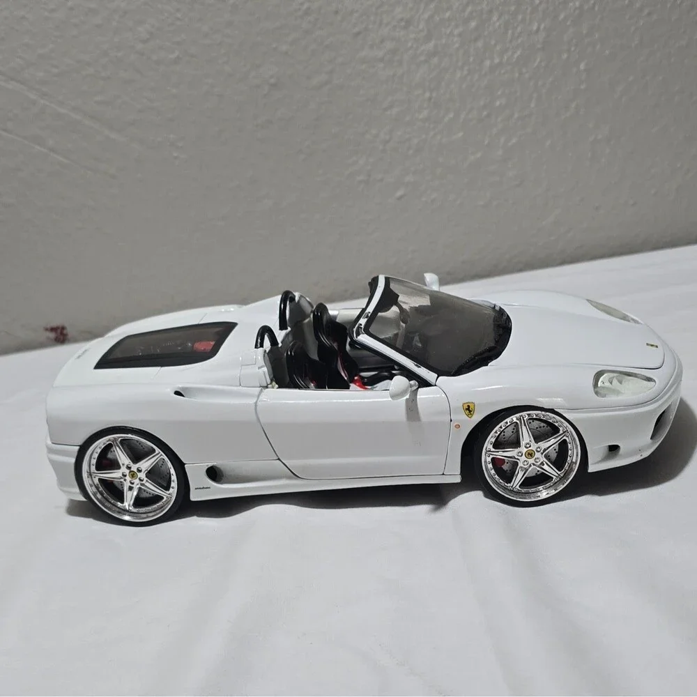 Hot Wheels Ferrari 360 Spider 1:18 White Diecast Car 1999 Opening Hood/Doors [E]